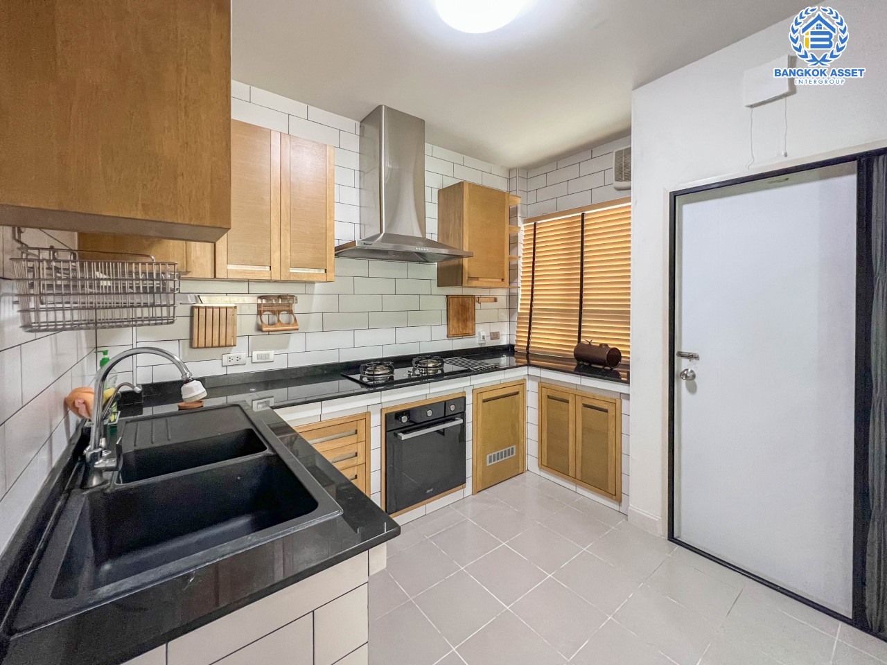 *****บ้านมือสอง ม.เพอร์เฟคเพลส รัตนาธิเบศร์ จากแบรนด์ Property Perfect เนื้อที่ 56 ตร.ว. บนโซนที่ดีที่สุด! ฟังก์ชันพร้อม 3 ห้องนอน 3 ห้องน้ำ 2 ที่จอดรถ บนที่สุดแห่งทำเลโซนเมือง เชื่อมต่อทุกการเดินทาง ใกล้เซ็นทรัลรัตนาธิเบศร์ จุดขึ้นทางด่วน "งามวงศ์วาน" และรถไฟฟ้า "สถานีไทรม้า"